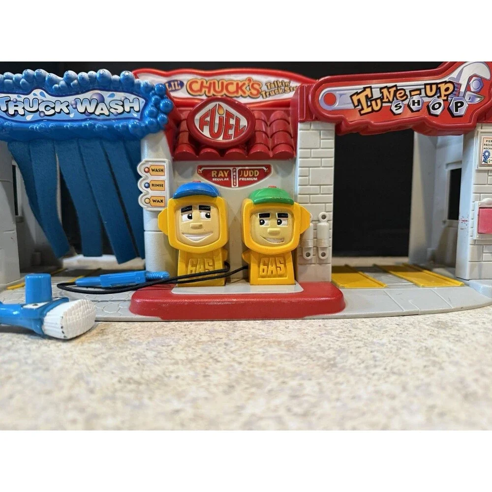 WORKING HASBRO TONKA - LIL` CHUCK`S TALKING TRUCK STOP CAR WASH TUNE UP  - L 328